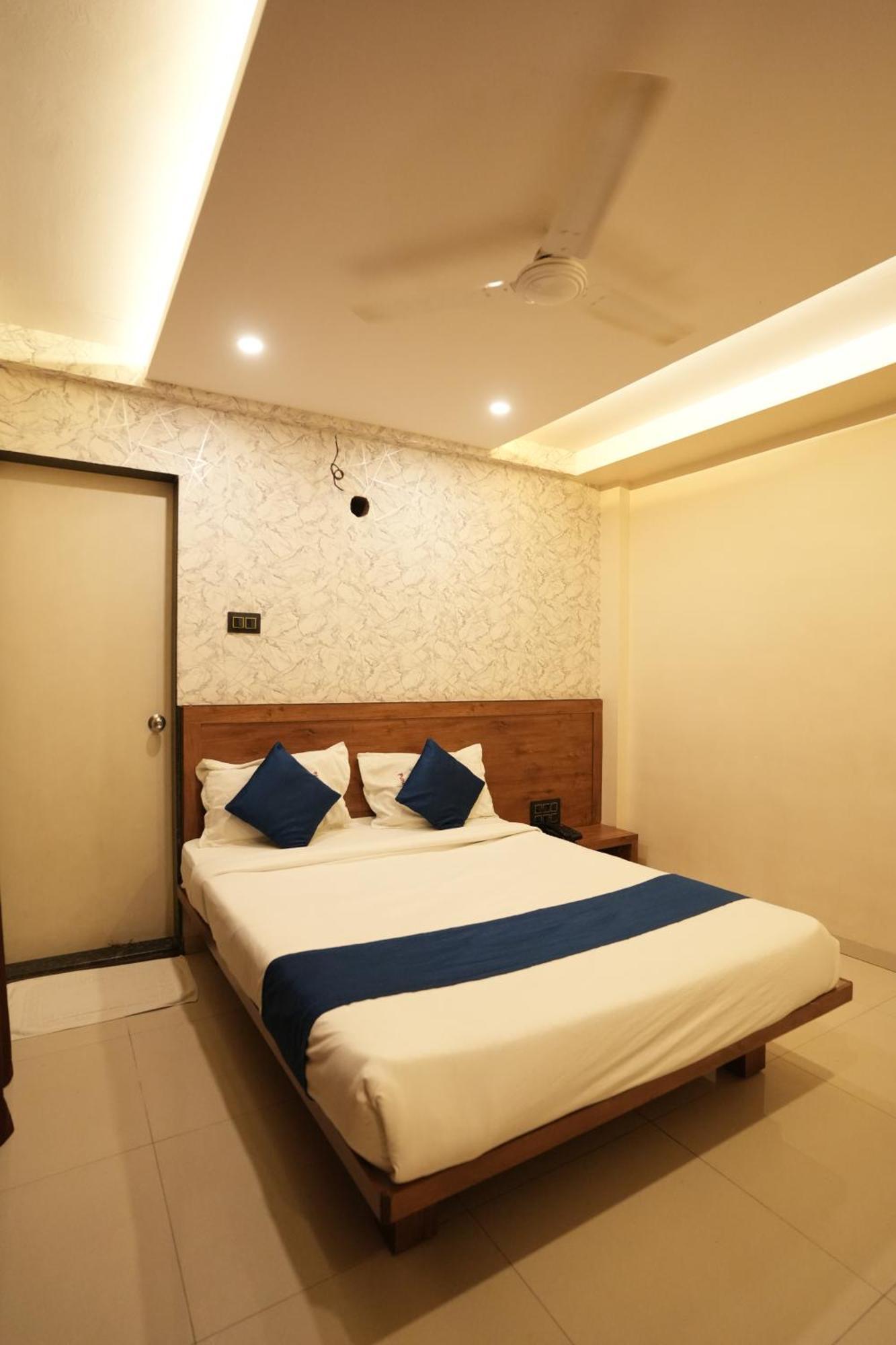 Gate Narhe, Hotel Pune