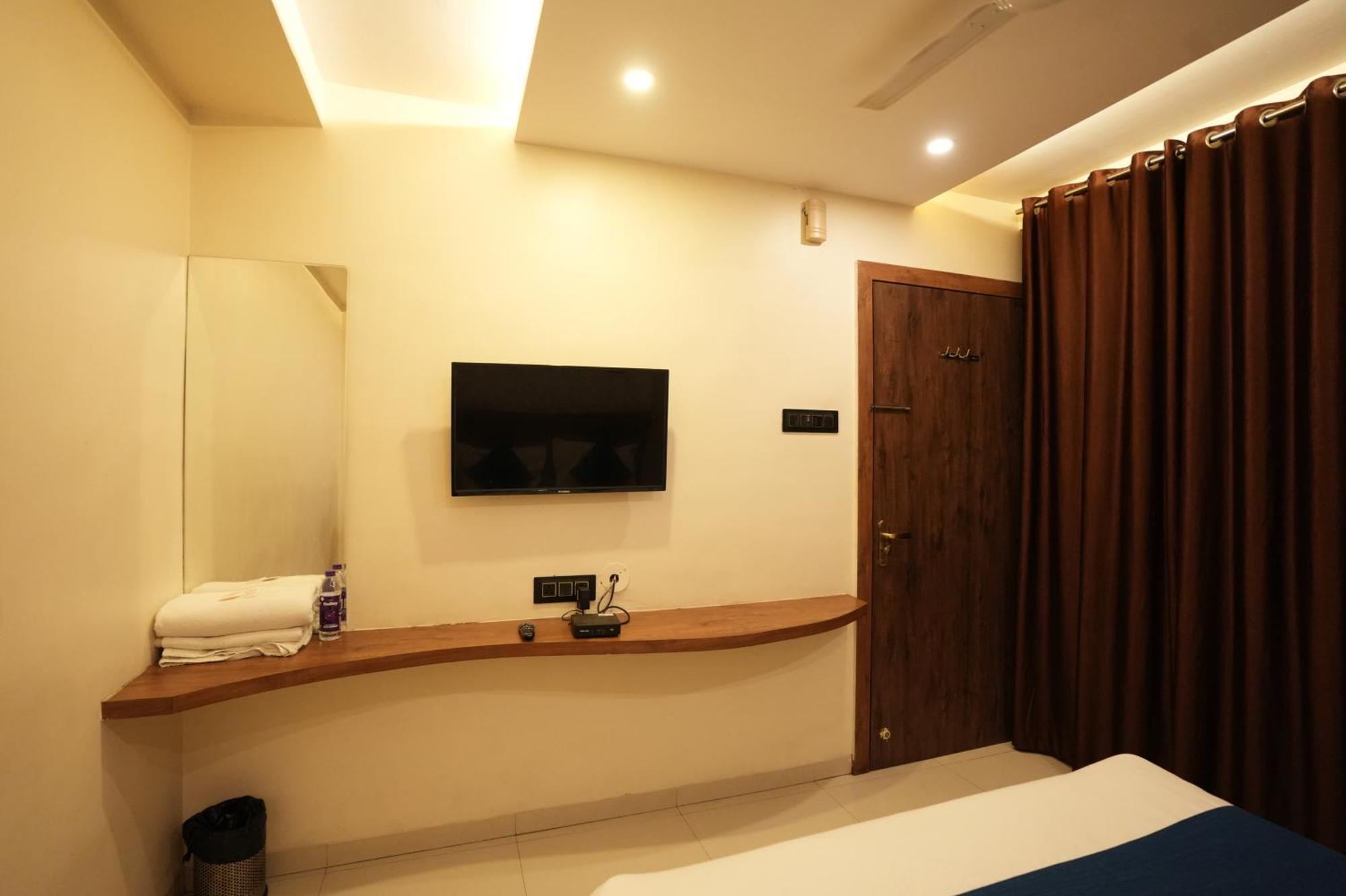 Gate Narhe, Hotel Pune