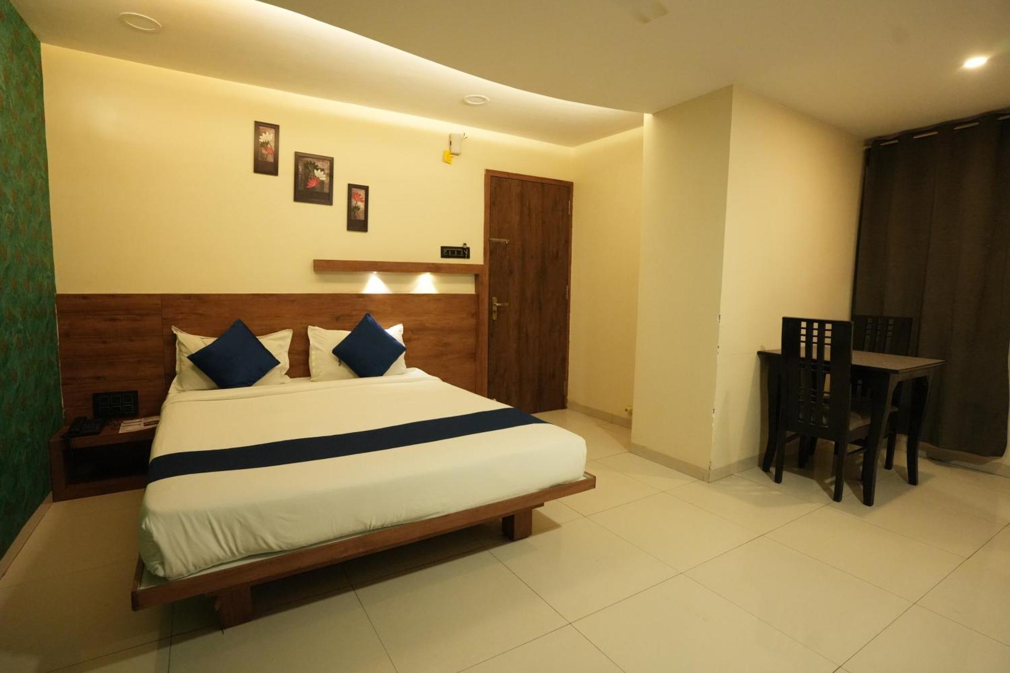 Hotel Gate Narhe,