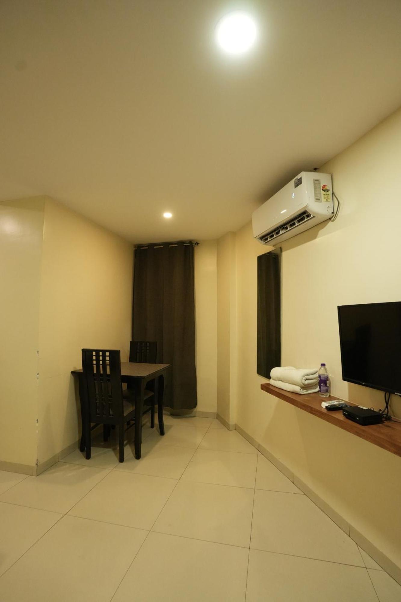 Hotel Gate Narhe,