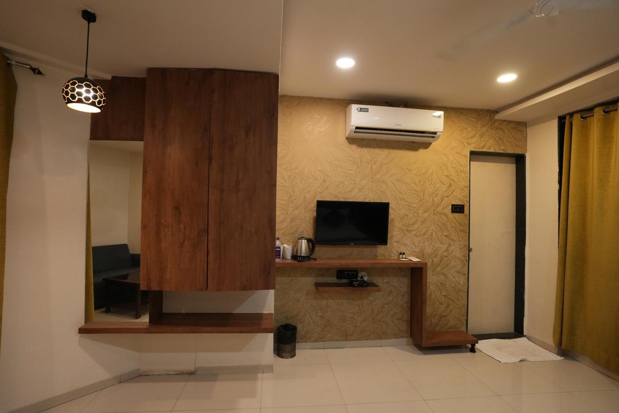 Gate Narhe, 3* Pune