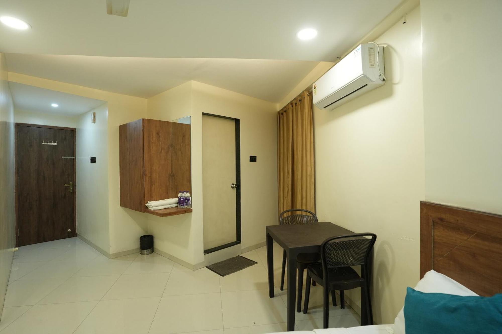 Hotel Gate Narhe,