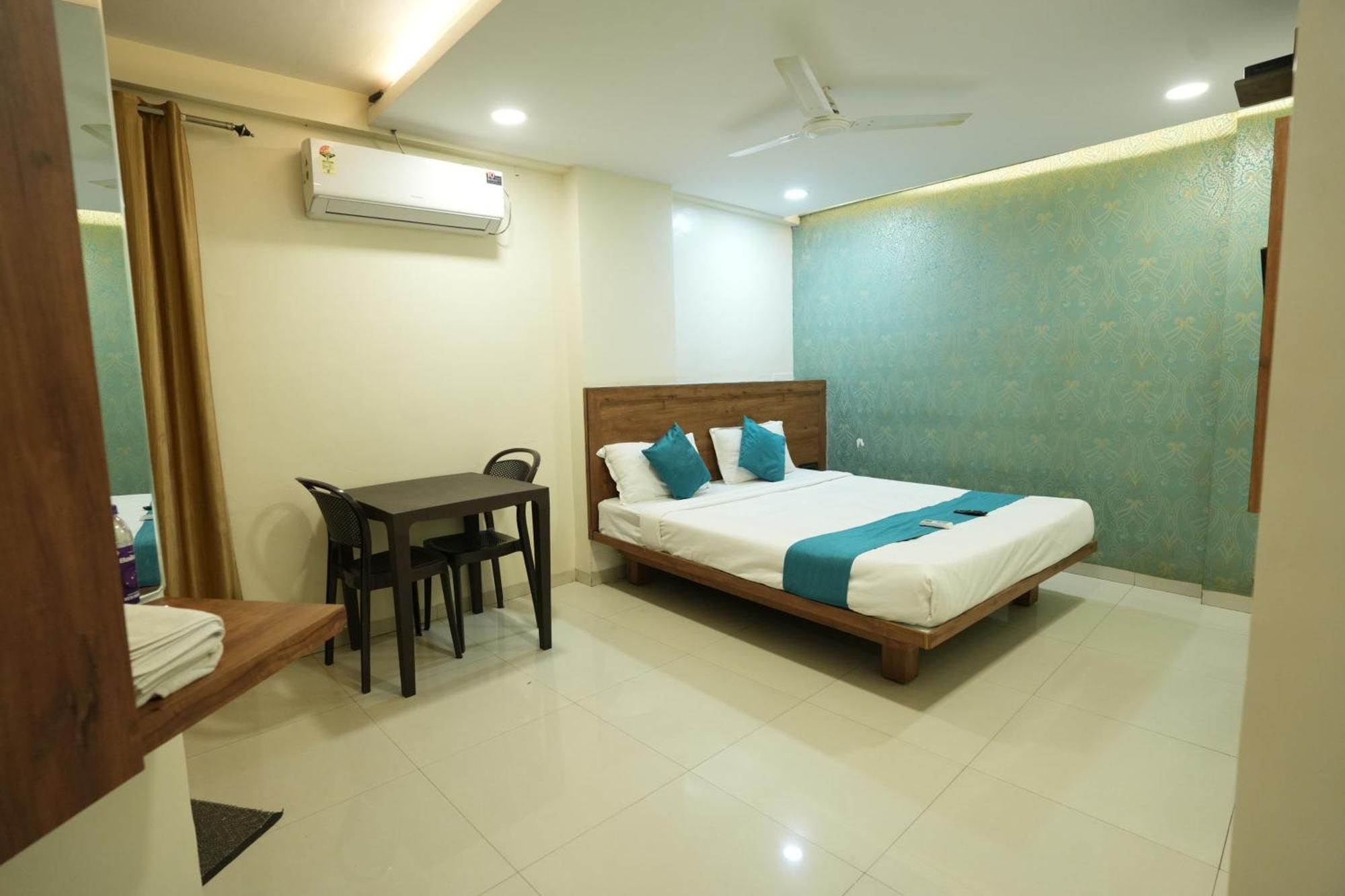 Gate Narhe, Hotel