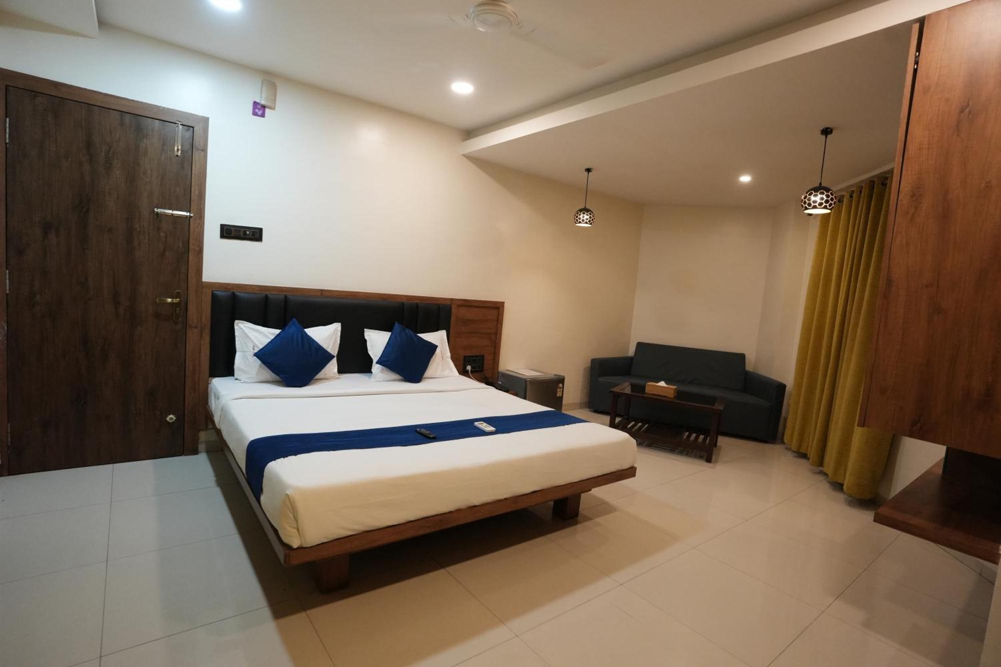 Gate Narhe, Hotel