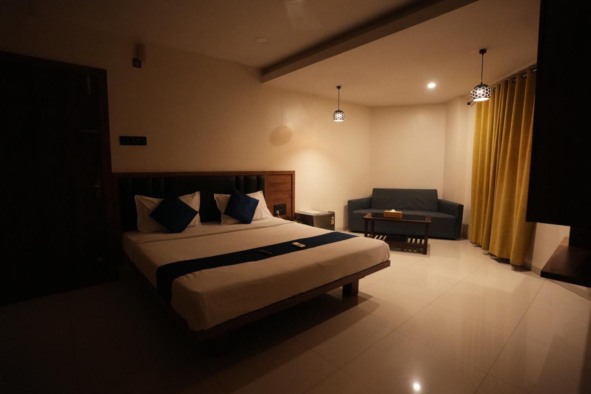 Hotel Gate Narhe,