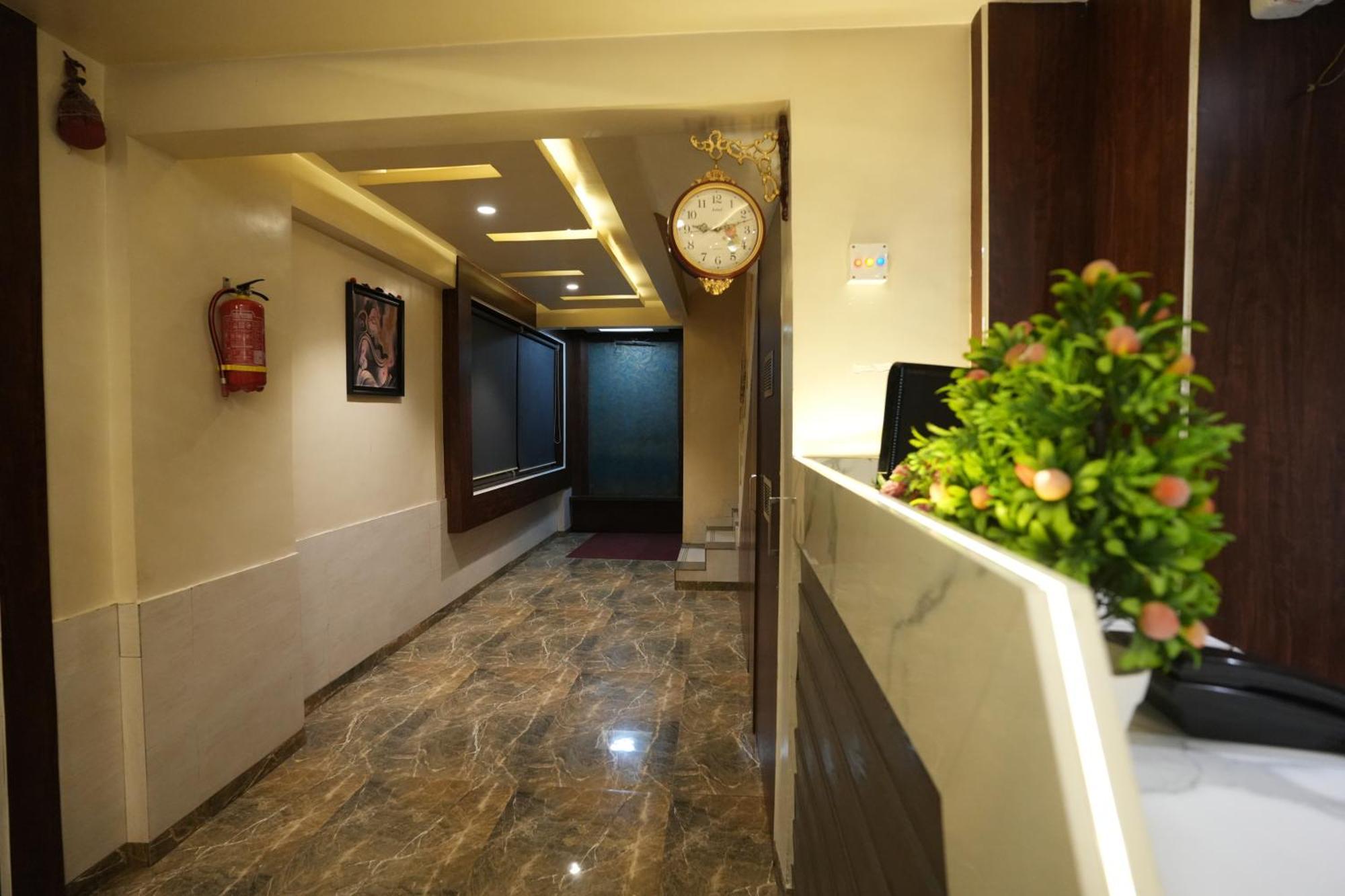 Gate Narhe, 3* Pune
