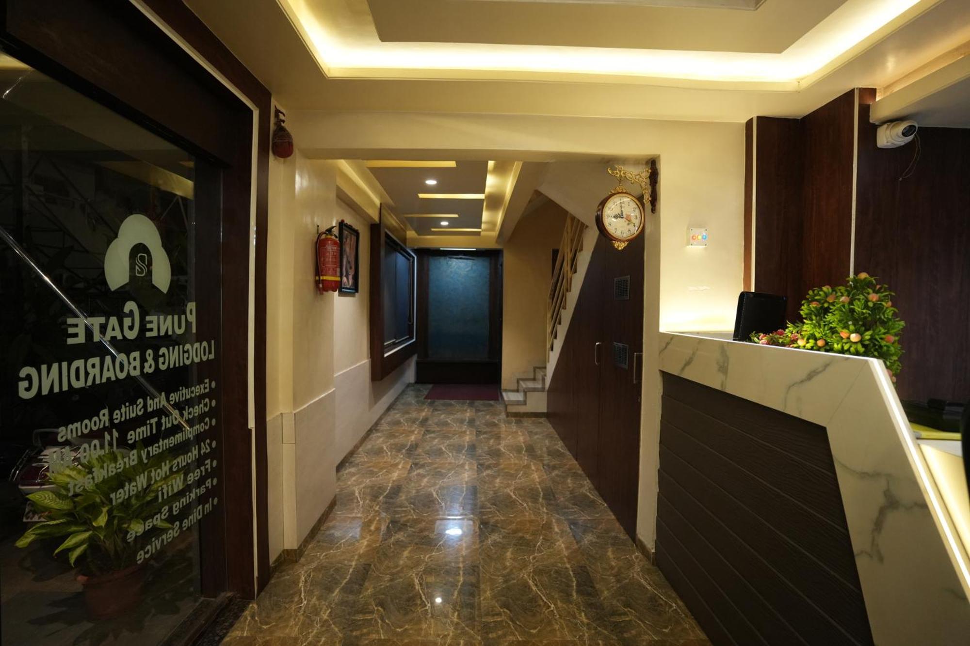 Gate Narhe, Hotel